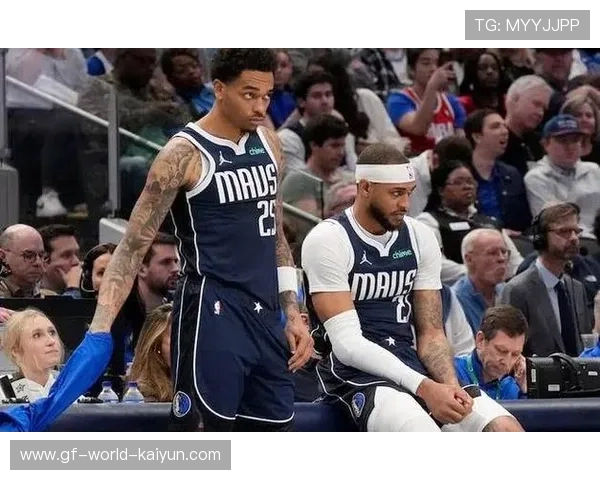 快船迎来艰难战役，小卡与保罗乔治顶住压力逆袭胜利